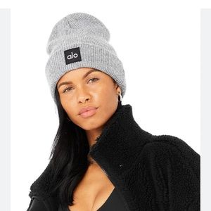 Alo Yoga Everyday Beanie in Athletic Heather Grey.